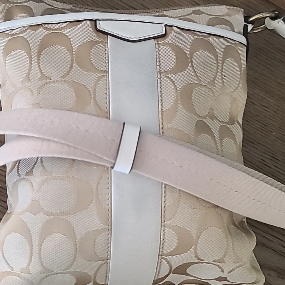 Coach Beige and Cream Crossbody Bag - Picture 8 of 16